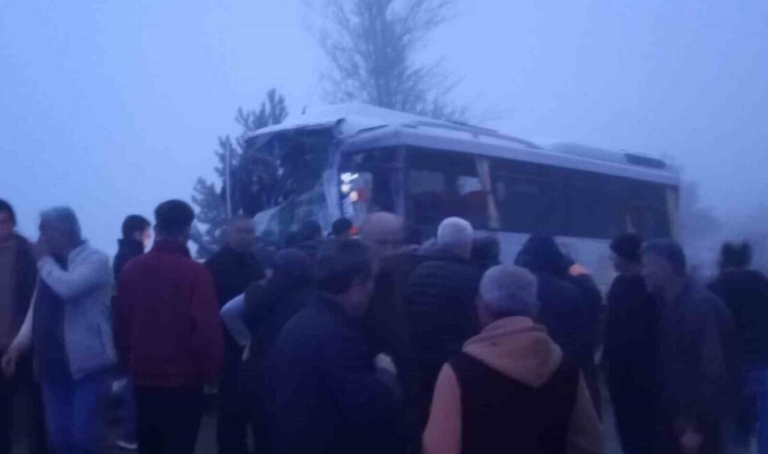 Bolu’nun Mudurnu ilçesinde, yağış nedeniyle kayganlaşan yolda meydana gelen kazada