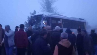 Bolu’nun Mudurnu ilçesinde, yağış nedeniyle kayganlaşan yolda meydana gelen kazada
