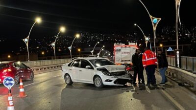 İzmit’te gece saatlerinde meydana gelen trafik kazasına Kocaeli Büyükşehir Belediyesi