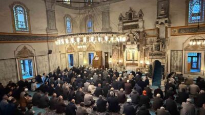 Yozgat’ta Kurban Bayramı coşkusu, tarihi Çapanoğlu Camii’nde kılınan bayram namazıyla
