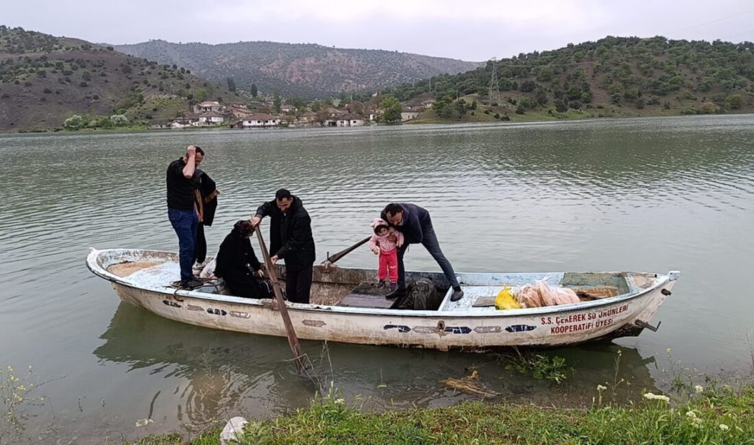 Yozgat’ın Çekerek ilçesinde şiddetli yağışların neden olduğu su baskınları, bazı