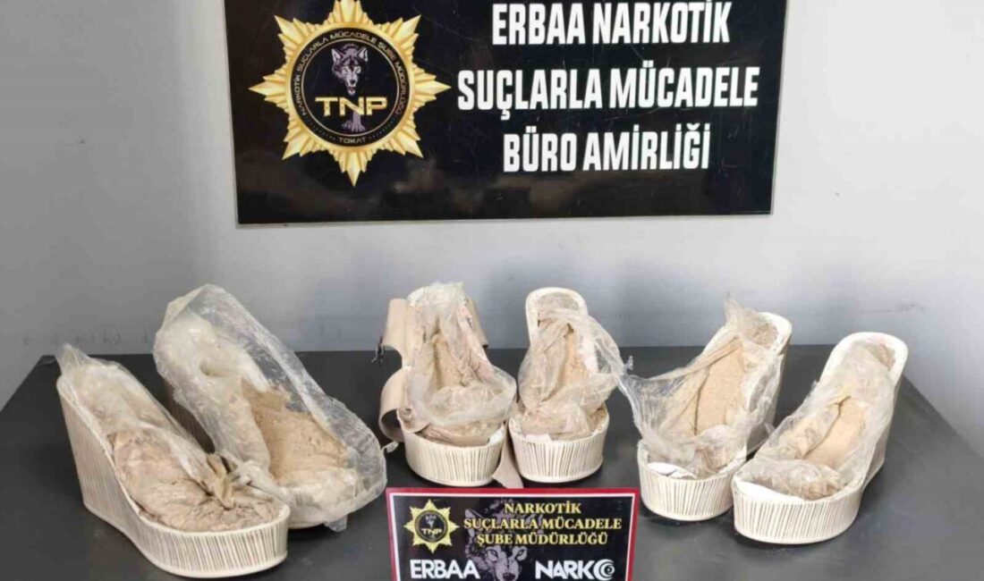 Tokat’ta Narkotik Suçlarla Mücadele ekipleri, kadın ayakkabılarının tabanlarına gizlenmiş eroin