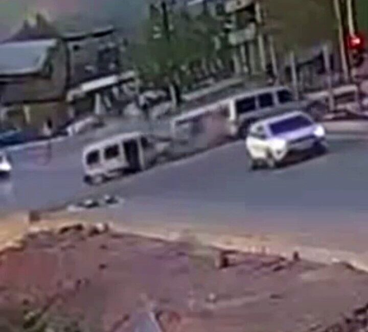 Yüksekova ilçesinde meydana gelen zincirleme trafik kazasında 11 kişinin yaralanması
