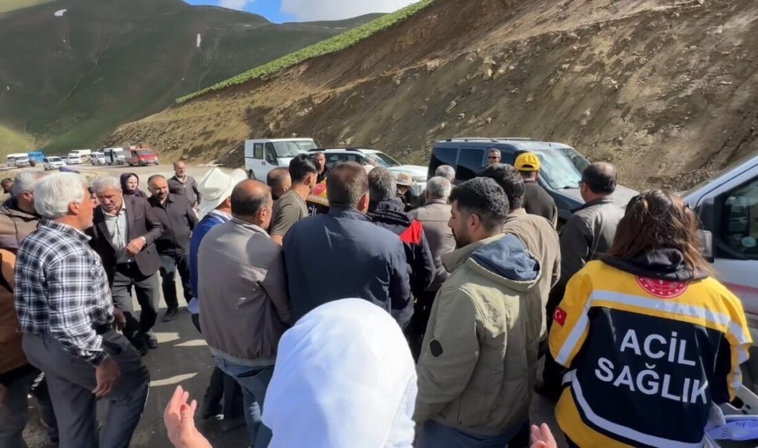 Hakkari’nin Yüksekova ilçesinde yaşanan kazada, pancar toplamak için yola çıkan