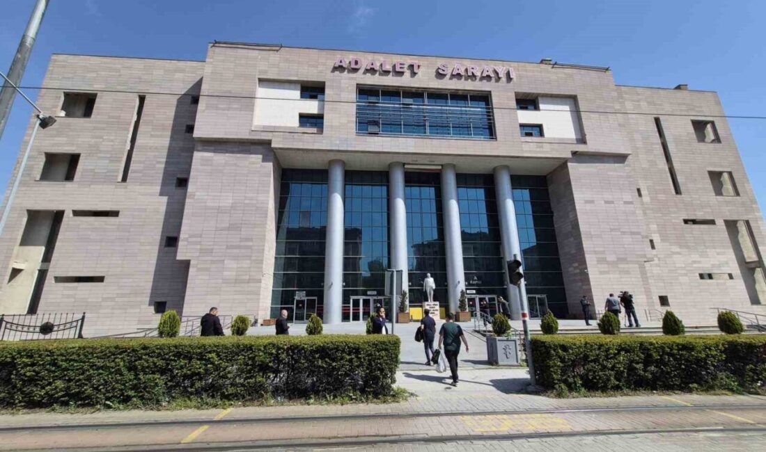 Mihalgazi Belediye Başkanı Zeynep Akgün Güneş’e hakaret suçlamasıyla yargılanan Mehmet