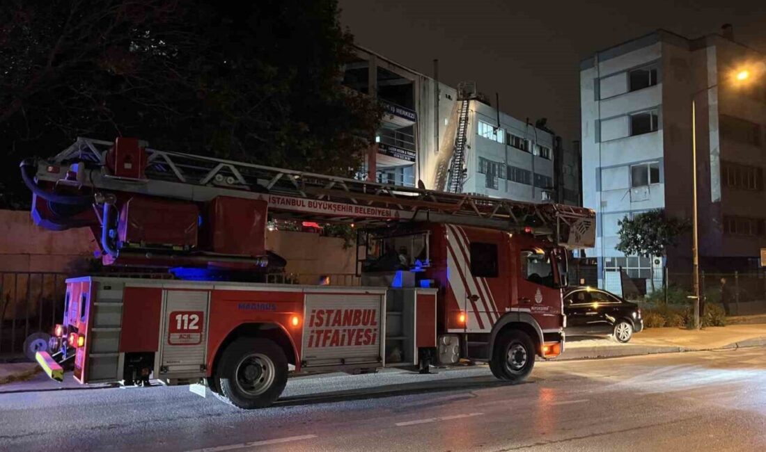 İstanbul Zeytinburnu’nda, Maltepe Mahallesi’nde bulunan 4 katlı iş merkezinin çatısındaki