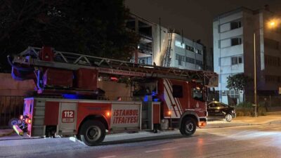 İstanbul Zeytinburnu’nda, Maltepe Mahallesi’nde bulunan 4 katlı iş merkezinin çatısındaki