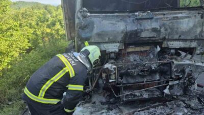 Zonguldak’ın Kozlu ilçesine bağlı Dağköy köyünde bir kamyonun kabin kısmının
