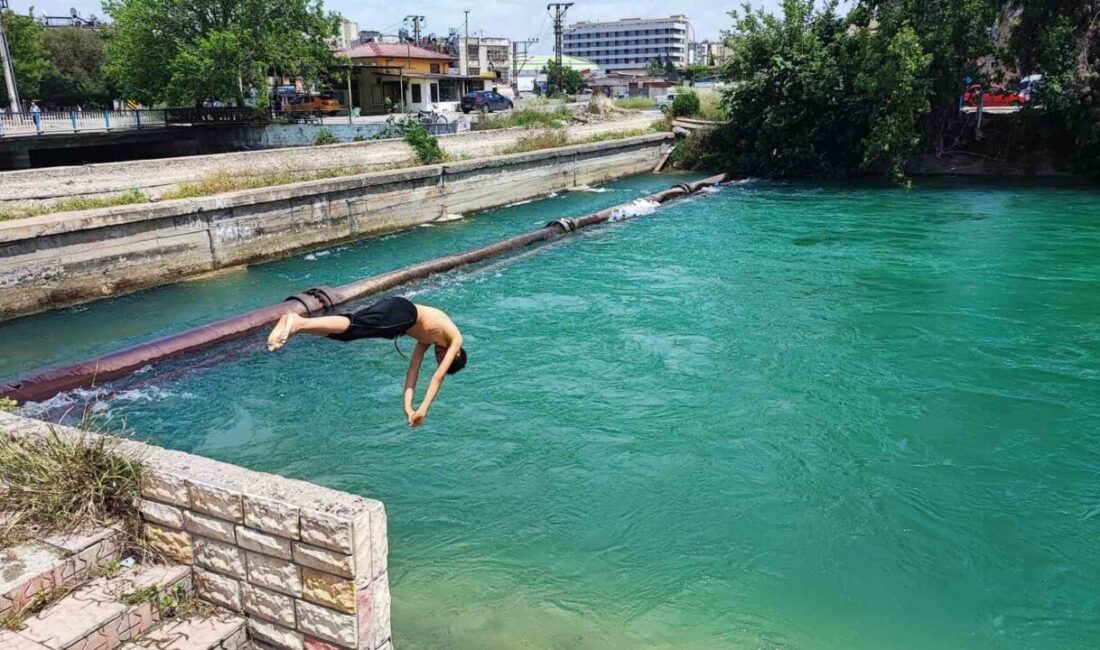 Adana’da hava sıcaklıklarının artmasıyla birlikte, soğumak isteyen çocuklar ve gençlerin