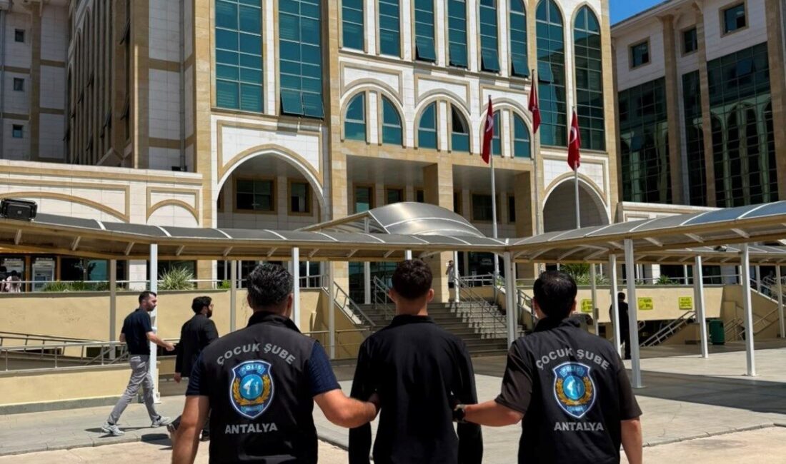 Antalya’da, 17 yaşındaki E.K. isimli genç, sosyal medya üzerinden “12’den