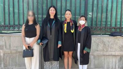 Antalya’da, 13 yaşındayken tiyatro eğitimi aldığı sırada tiyatro yönetmeni tarafından