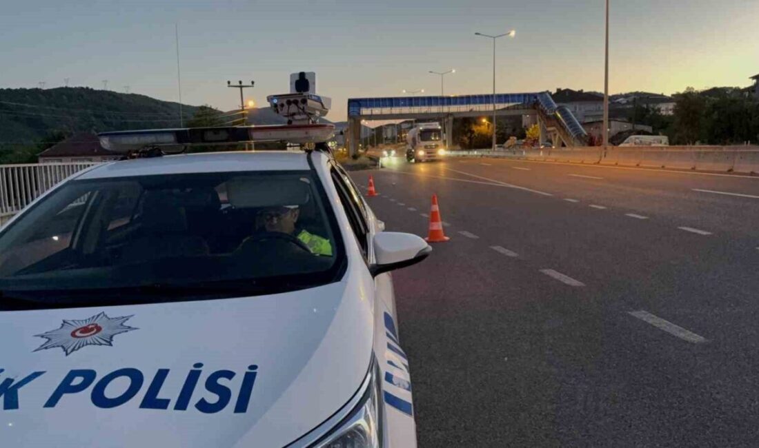 DÜZCE’de Trafik Denetimleri Sıklaşıyor! Düzce ilinde polis ve jandarma ekipleri,