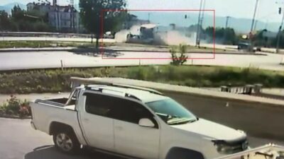 Şarkikaraağaç ilçesinde, bir otobüs ile hafif ticari aracın çarpışması sonucu