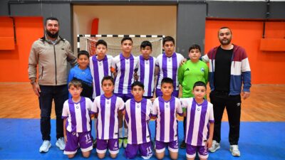 Kırşehir genelinde düzenlenen Küçük Erkekler Futsal Turnuvası’nda mücadele eden Çiçekdağı