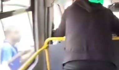 Bursa’nın Yıldırım ilçesinde, iddiaya göre, bir minibüs yolcusu ile minibüs