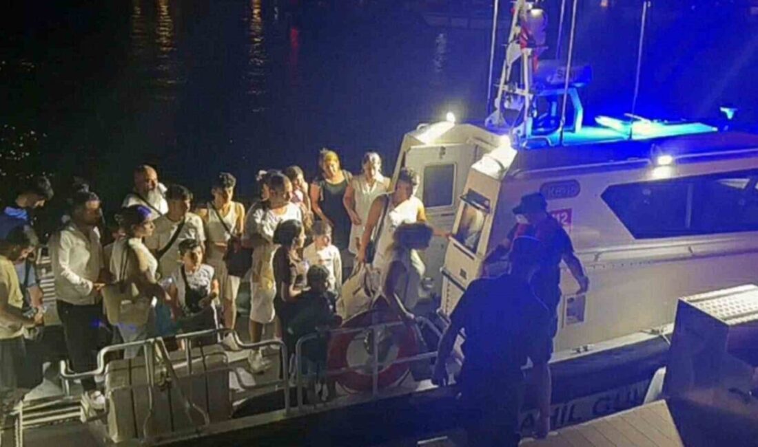Muğla’nın Fethiye ilçesi açıklarında seyreden bir yelkenli tekne içerisinde, 10’u