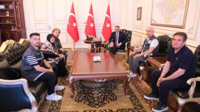 Yozgat’ta faaliyet gösteren hayvan hakları temsilcileri, Yozgat Valisi Mehmet Ali