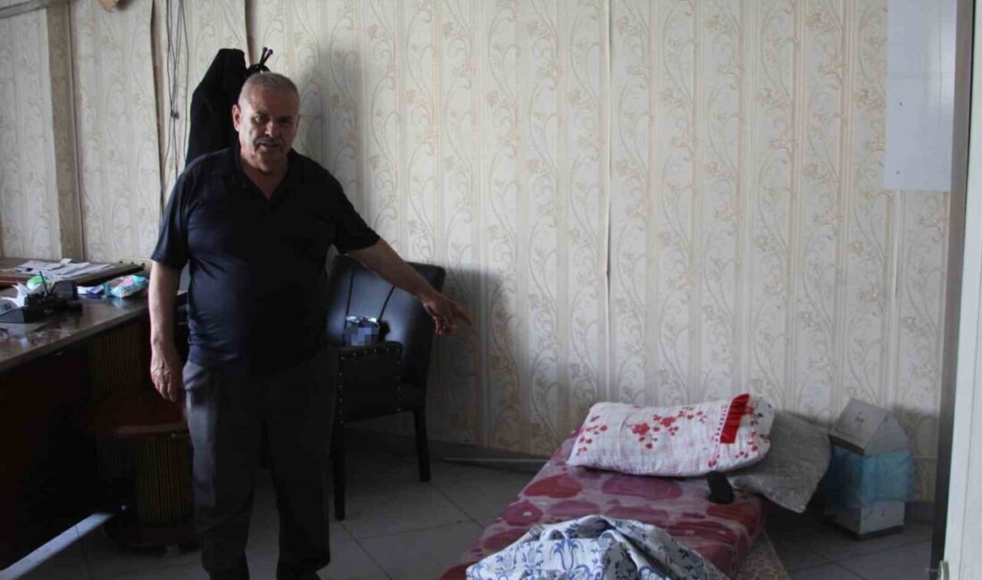 Adana’da tatlıcılık yapan 72 yaşındaki Hasan Masat, ailesinin bir tarikatın