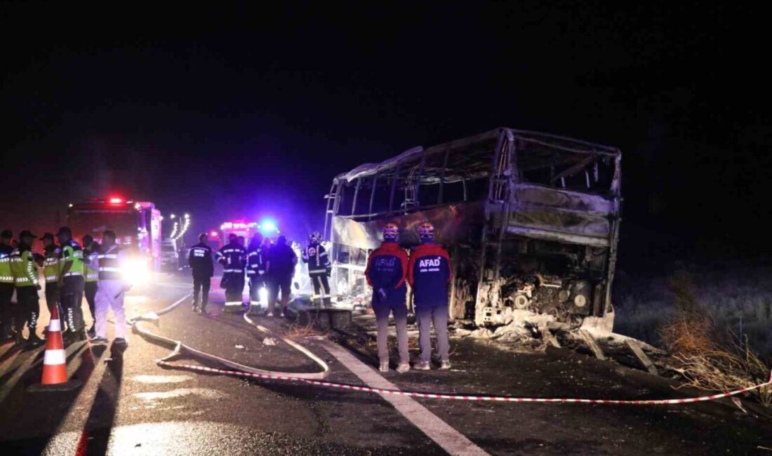 Denizli’de meydana gelen ve Pamukkale Turizm’e ait yolcu otobüsünün bariyerlere