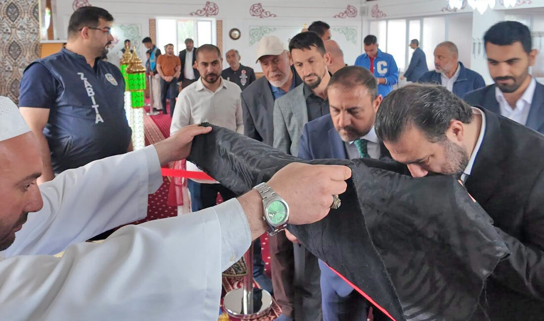 Kırşehir’in Çiçekdağı ilçesinde yapımı tamamlanan Fatih Mahallesi Abdülhamid Han Camii,