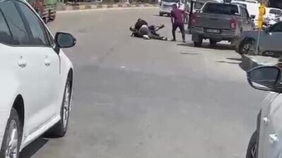 Adana’da, Fuzuli Caddesi eski müze kavşağında kamyonetin yanında çıkan kavga