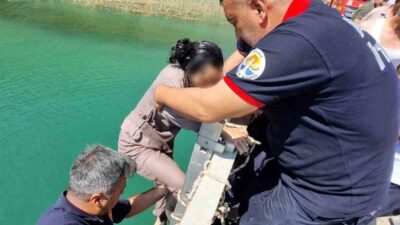Adana’nın Aladağ ilçesinde, Eğner Köprüsü’nden düşen bir kadın, itfaiye ekipleri