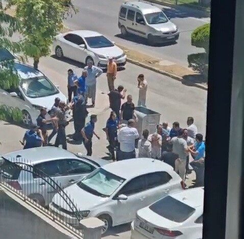 Adıyaman Adliyesi önünde iki grup arasında yaşanan yumruklu kavgaya polis