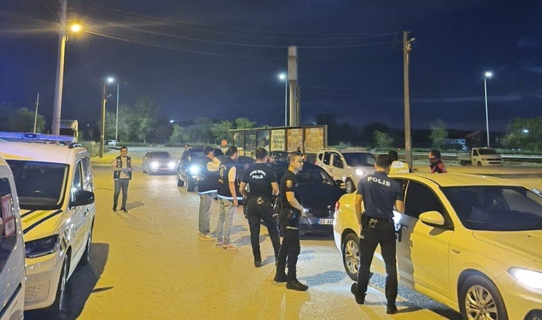 Afyonkarahisar’da, polis tarafından asayiş ve trafik denetimi yapıldı ve 40