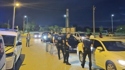 Afyonkarahisar’da, polis tarafından asayiş ve trafik denetimi yapıldı ve 40