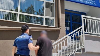 Afyonkarahisar’ın Sinanpaşa ilçesinde polis ekipleri tarafından gerçekleştirilen operasyonda, hakkında kesinleşmiş