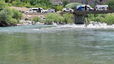 Bingöl’ün Genç ilçesinde, akıntıya kapılarak kaybolan kişinin arama çalışmaları hala