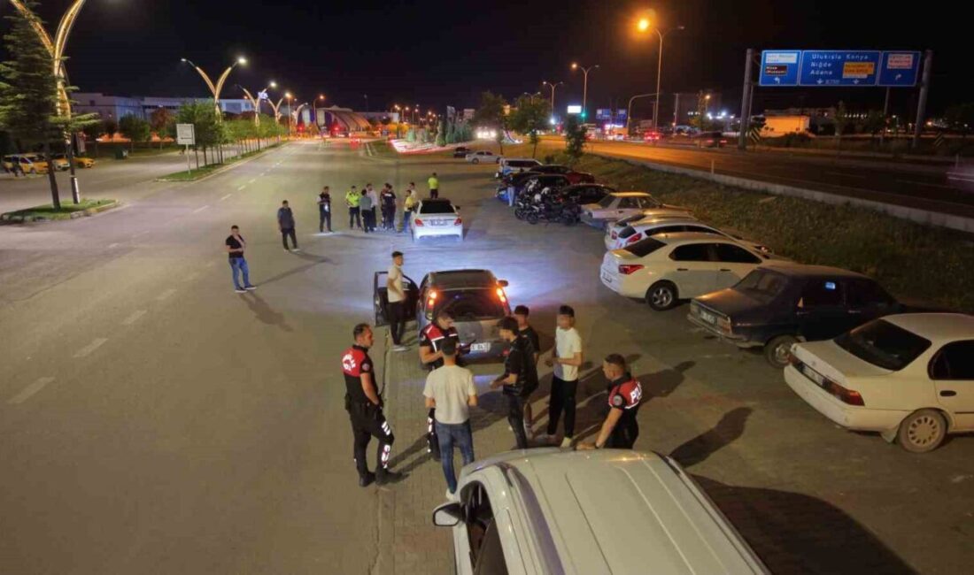Aksaray polisi, gece geç saatlerde, şehir genelinde düzenlediği beklenmedik operasyonla
