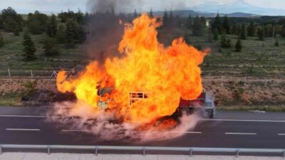 Aksaray’da Enerya Enerji şirketine ait doğalgaz tüpleri taşıyan bir tırın