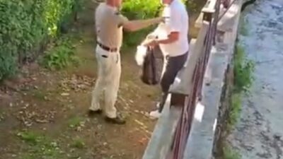 Bolu’nun Göynük ilçesinde bulunan Akşemseddin Hazretleri Türbesi’nin avlusunda alkol tüketen