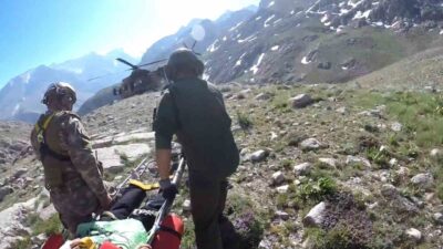 Niğde’nin Çamardı ilçesinde bulunan Aladağlar’da tırmanış yaparken ayağını kıran Suriye