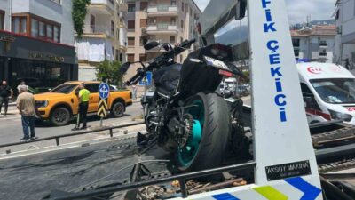 Alanya ilçesinde bir motosiklet ile otomobilin çarpıştığı trafik kazasında bir