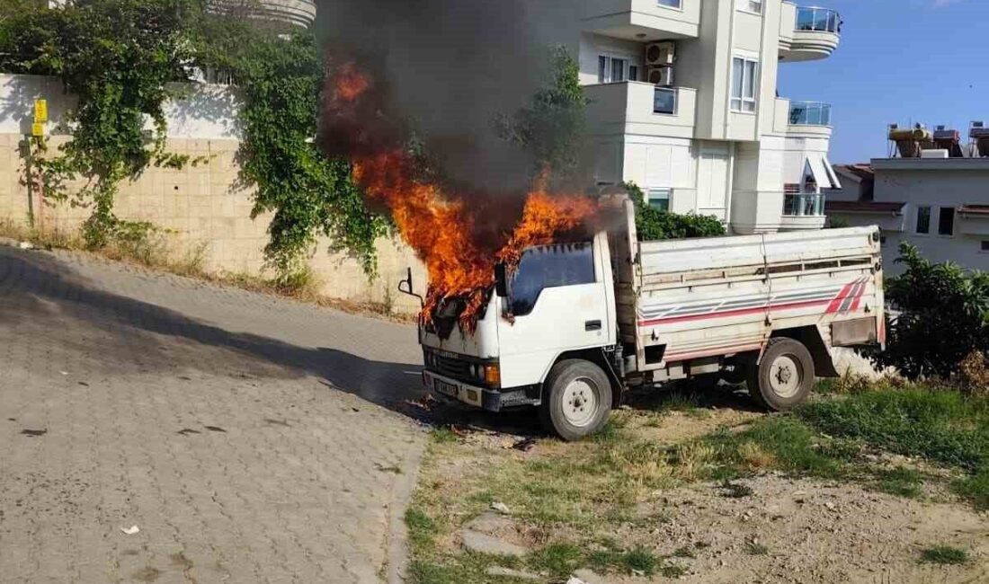 Alanya ilçesinde bir kamyonette meydana gelen yangın, itfaiye ekiplerinin hızlı