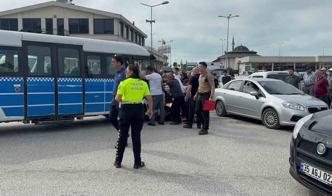 Alaplı ilçesinde meydana gelen trafik kazasında bir minibüs ile bir