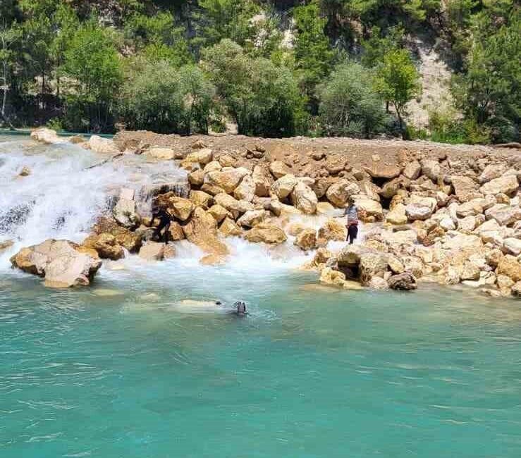 Antalya’nın Manavgat ilçesinde Alara Çayı’nda kaybolan genç için yapılan arama