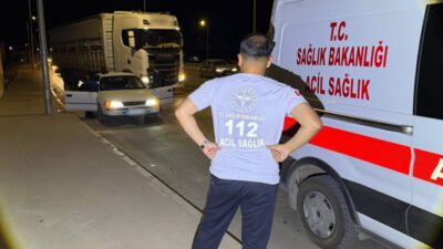 Adıyaman’da, yolda hareketsiz bir şekilde yatan bir sürücü, yetkililerin müdahalesi