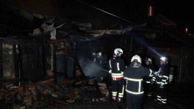 Kastamonu’da Akmescit Mahallesi Kırkodalı Sokak’ta meydana gelen yangın, hızla kontrol