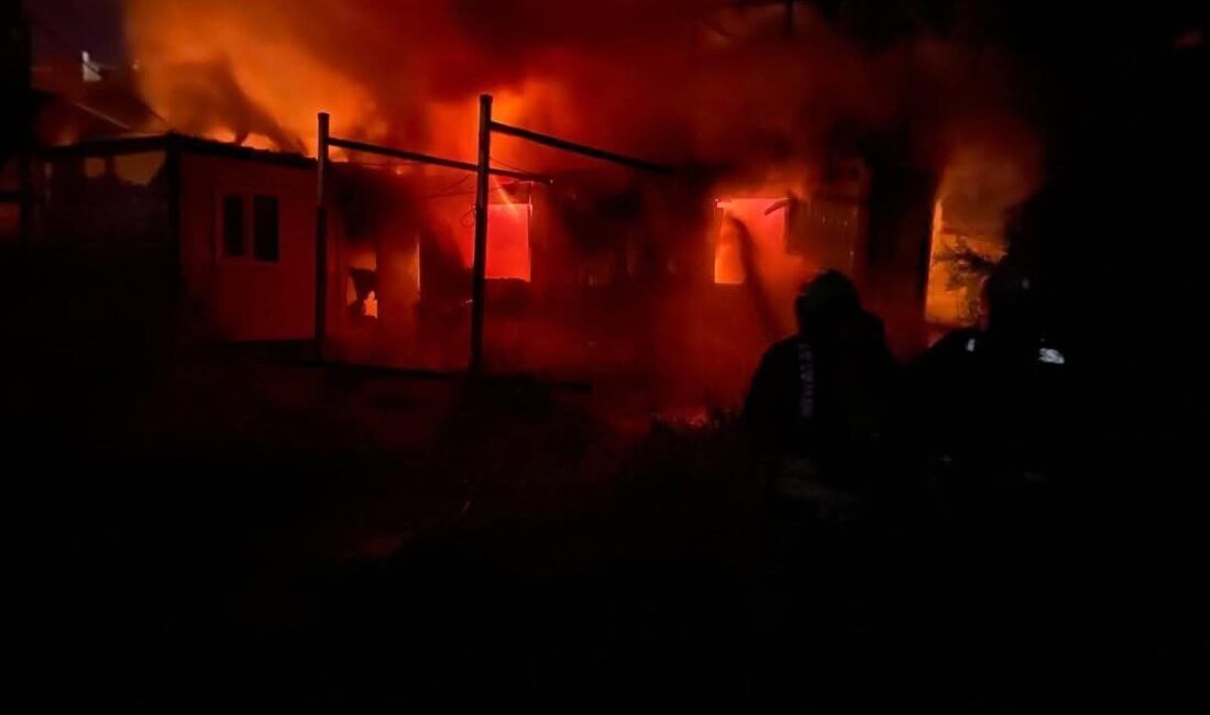 Hatay’ın Kırıkhan ilçesinde Menderes Mahallesi’nde meydana gelen yangın sonucunda bir