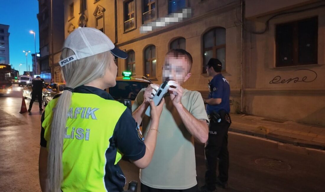 Kadıköy’de polis ekipleri tarafından gerçekleştirilen denetimler sırasında 0.89 promil alkollü