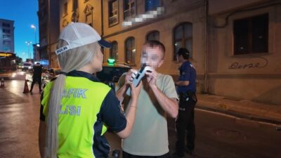 Kadıköy’de polis ekipleri tarafından gerçekleştirilen denetimler sırasında 0.89 promil alkollü