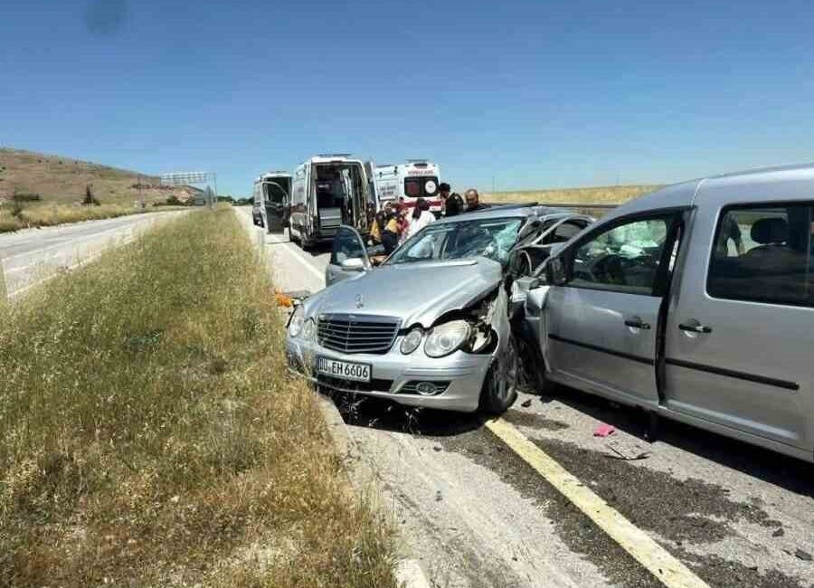 Afyonkarahisar’da meydana gelen trafik kazasında bir kişi hayatını kaybetti ve