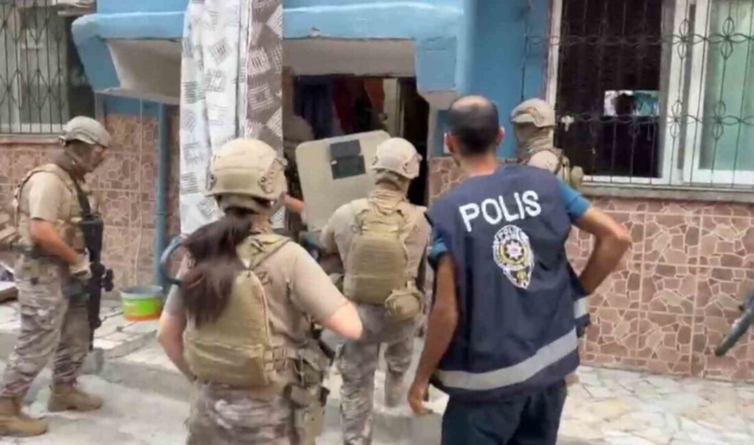 Mersin’in Erdemli ilçesinde bir kişiden altın zincir ve 3 bin