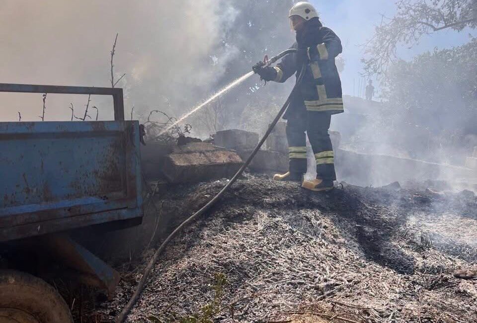 Hatay’ın Altınözü ilçesi Çetenli Mahallesi’nde, bir bahçede çıkan yangın kısa