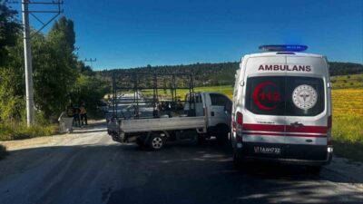 Bilecik’te bir trafik kazası meydana geldi; ambulans ile kamyonet çarpıştı.