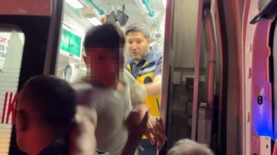 Aksaray’da, intihar girişiminde bulunan genç, polis ekipleri tarafından ikna edildi.