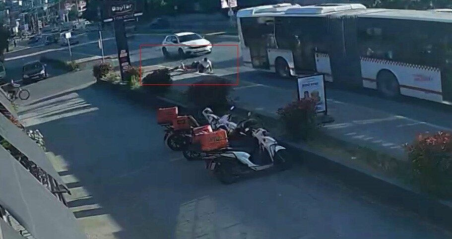 Sakarya’da bir ana cadde üzerinde meydana gelen olayda, bisiklet kullanan